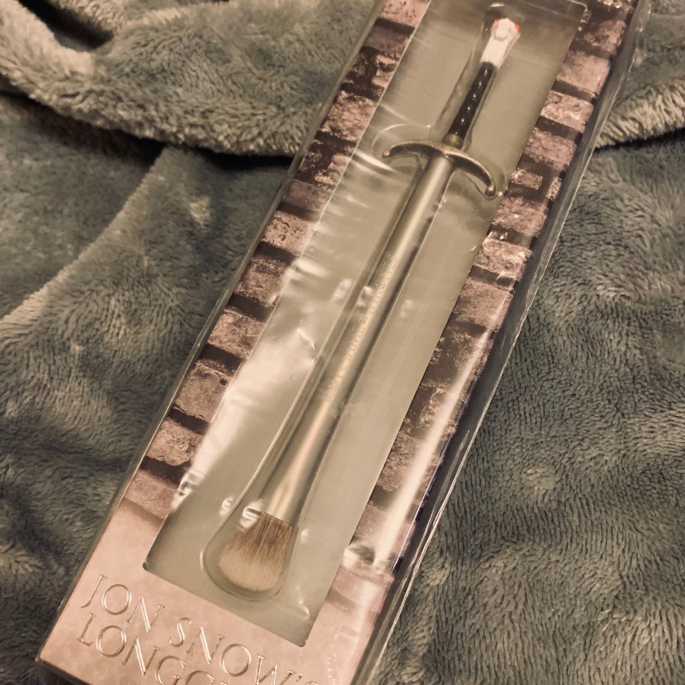 Urban Decay GoT Jon Snow Longclaw Brush